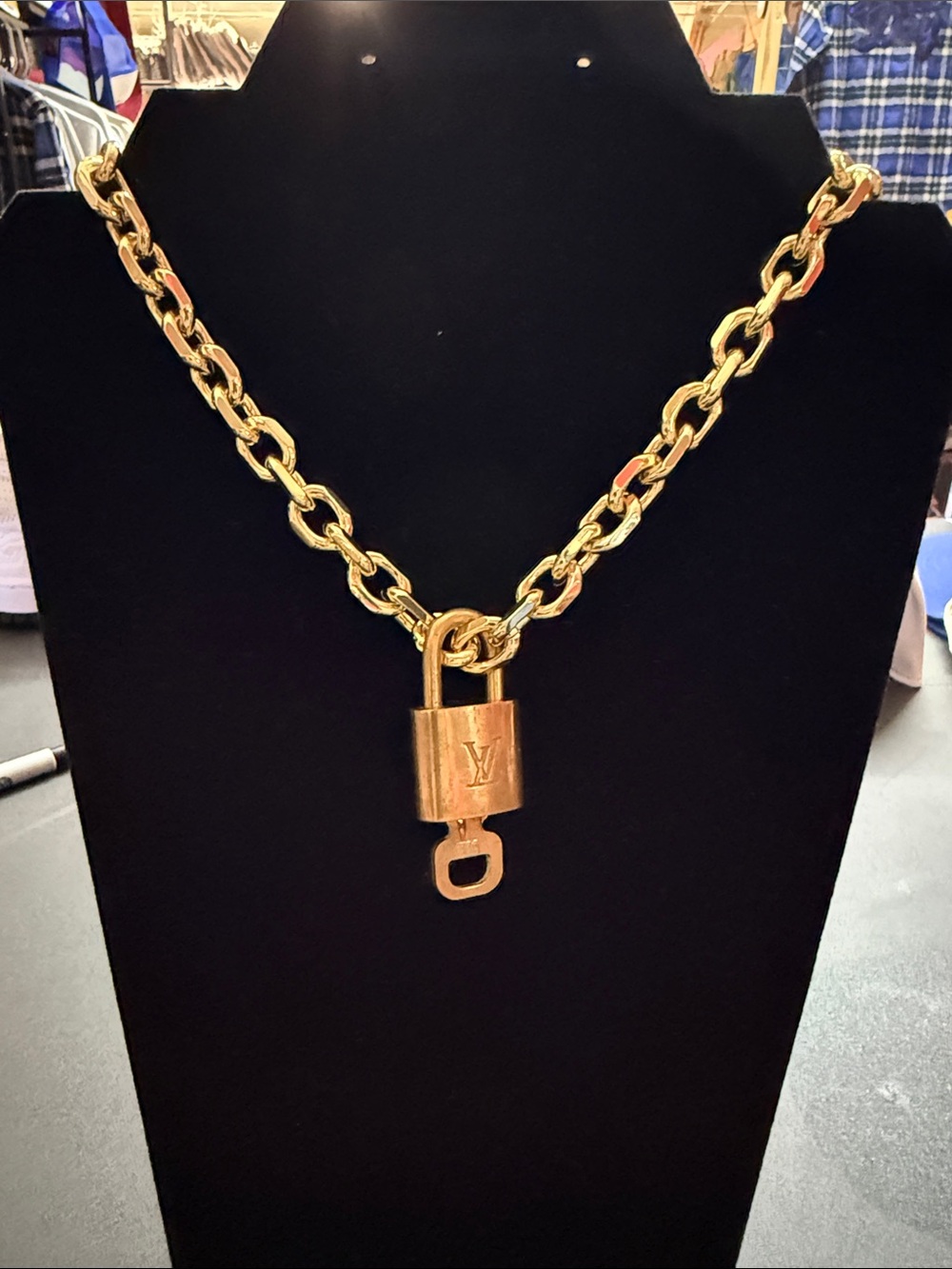 Gold-Tone “LV” Padlock Chain Necklace – Designer Style